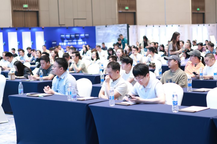 一場發(fā)布會(huì)，一場千人狂歡嘉年華 | 2025萬磊廣佛千人行完滿成功
